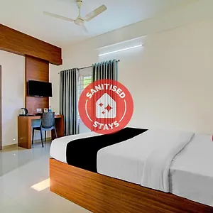 Vaccinated Staff- Capital O 74715 Phoenix Holidays 4*, Kochi India