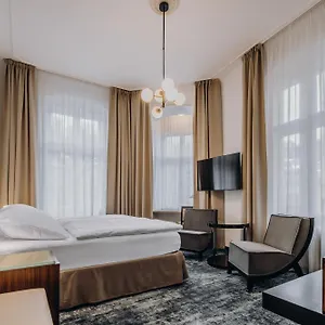 Ea Esplanade Hotel