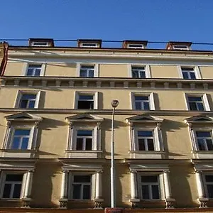 pension-easy-journey.praguehotelsweb.com/
